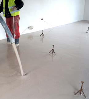 flowing screed in work